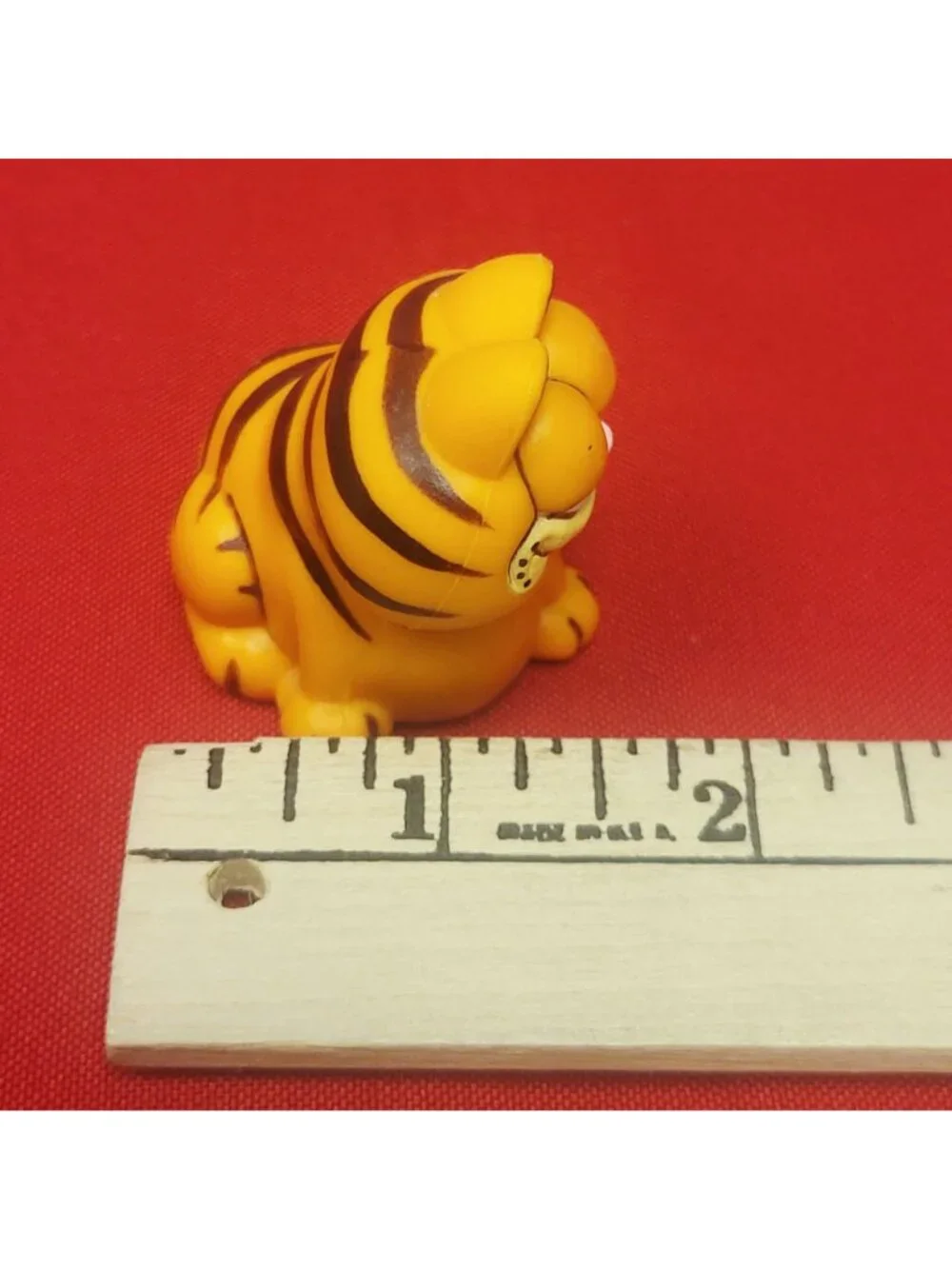 Vintage Garfield Sitting PVC Figurine
